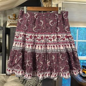 Beautiful floral/paisley flowy midi skirt! 💐